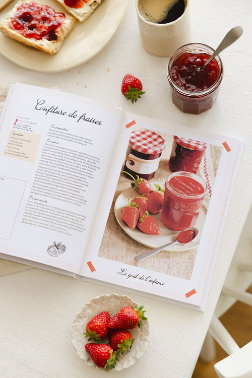 Mise en situation du livre de recettes de confitures Bonne Maman - Bonne Maman - 2