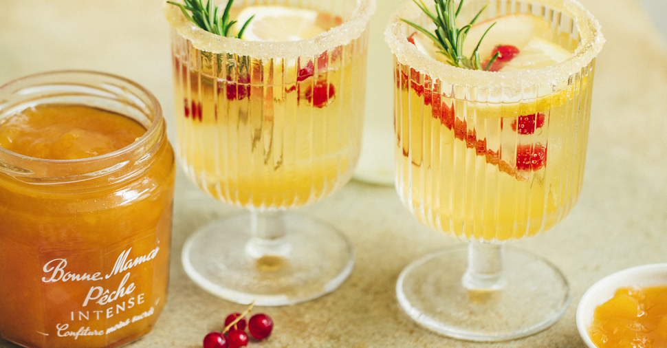 Mocktail à la limonade, au sirop de Confiture de Pêche Intense Bonne Maman® et au romarin